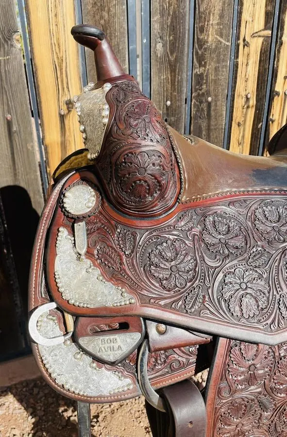 Bob Avila by Bob's Custom Saddle — 16" B17-120M — Horn Swell Left