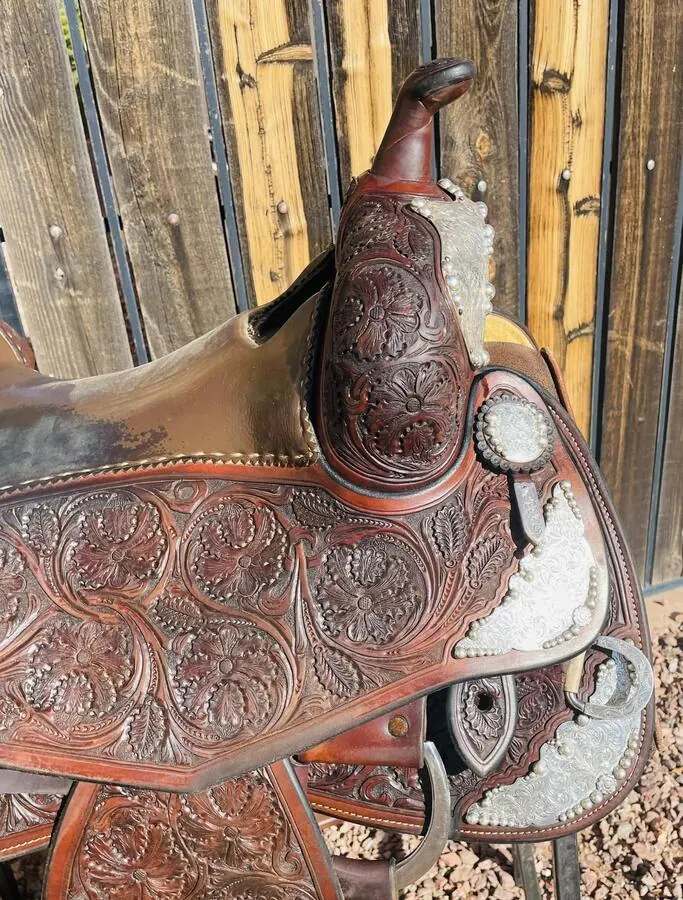 Bob Avila by Bob's Custom Saddle — 16" B17-120M — Horn Swell Right