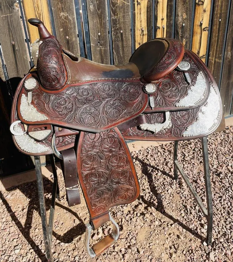 Bob Avila by Bob's Custom Saddle — 16" B17-120M — Seat Top Left