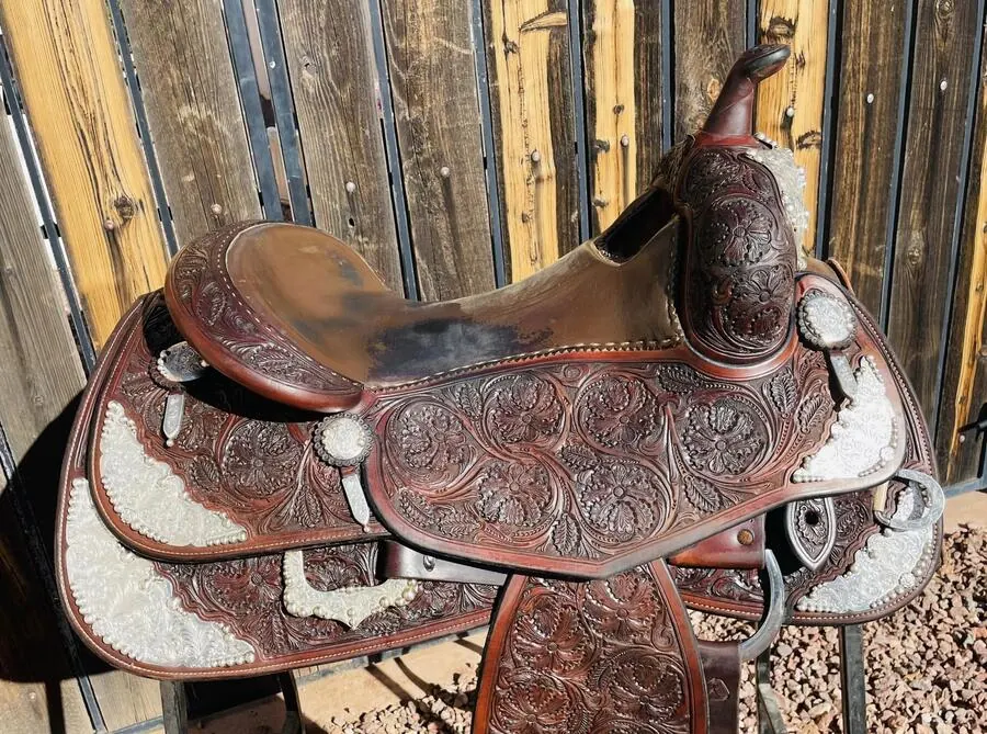 Bob Avila by Bob's Custom Saddle — 16" B17-120M — Seat Top Right
