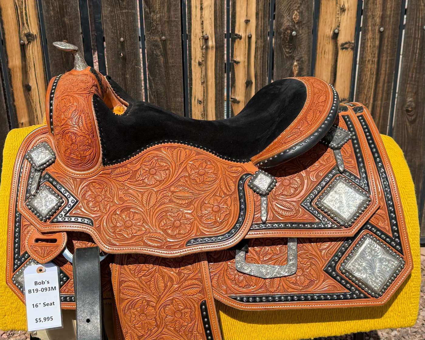 Deluxe Show Saddle — seat top