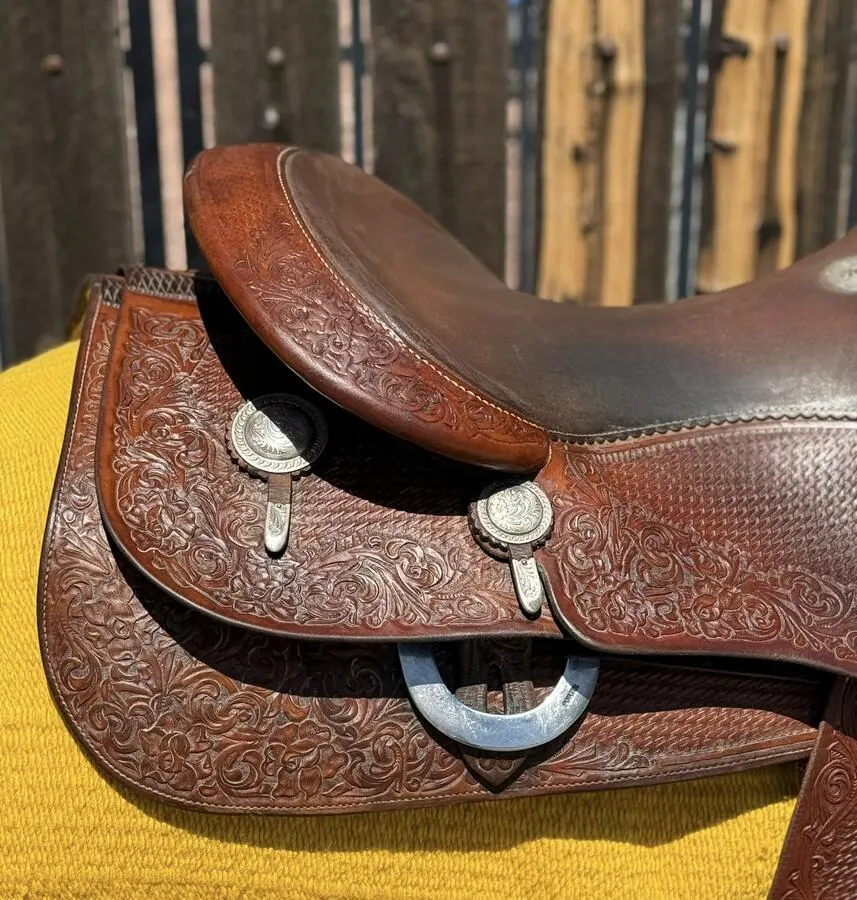 Donn Leson TVB #386 — 16" Seat — Cantle Left Detail