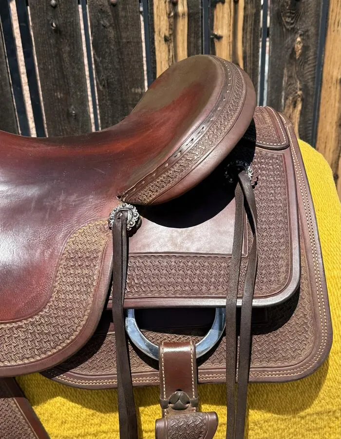 Equine Oasis by Tim Bauer — 17" Seat — Cantle Right