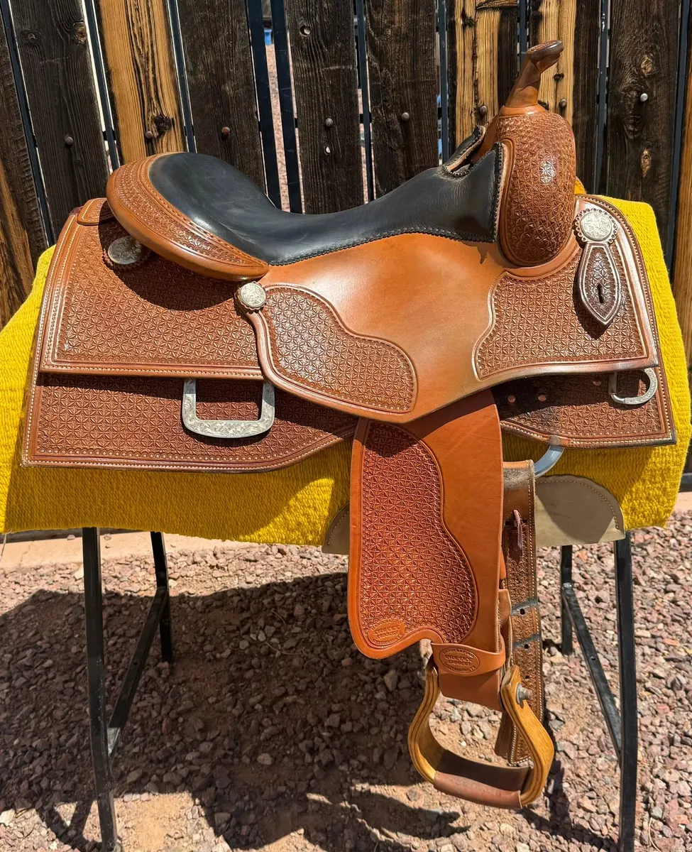 Kyle Tack Reiner — 16" Seat, 6¾" Gullet, Silver Conchos