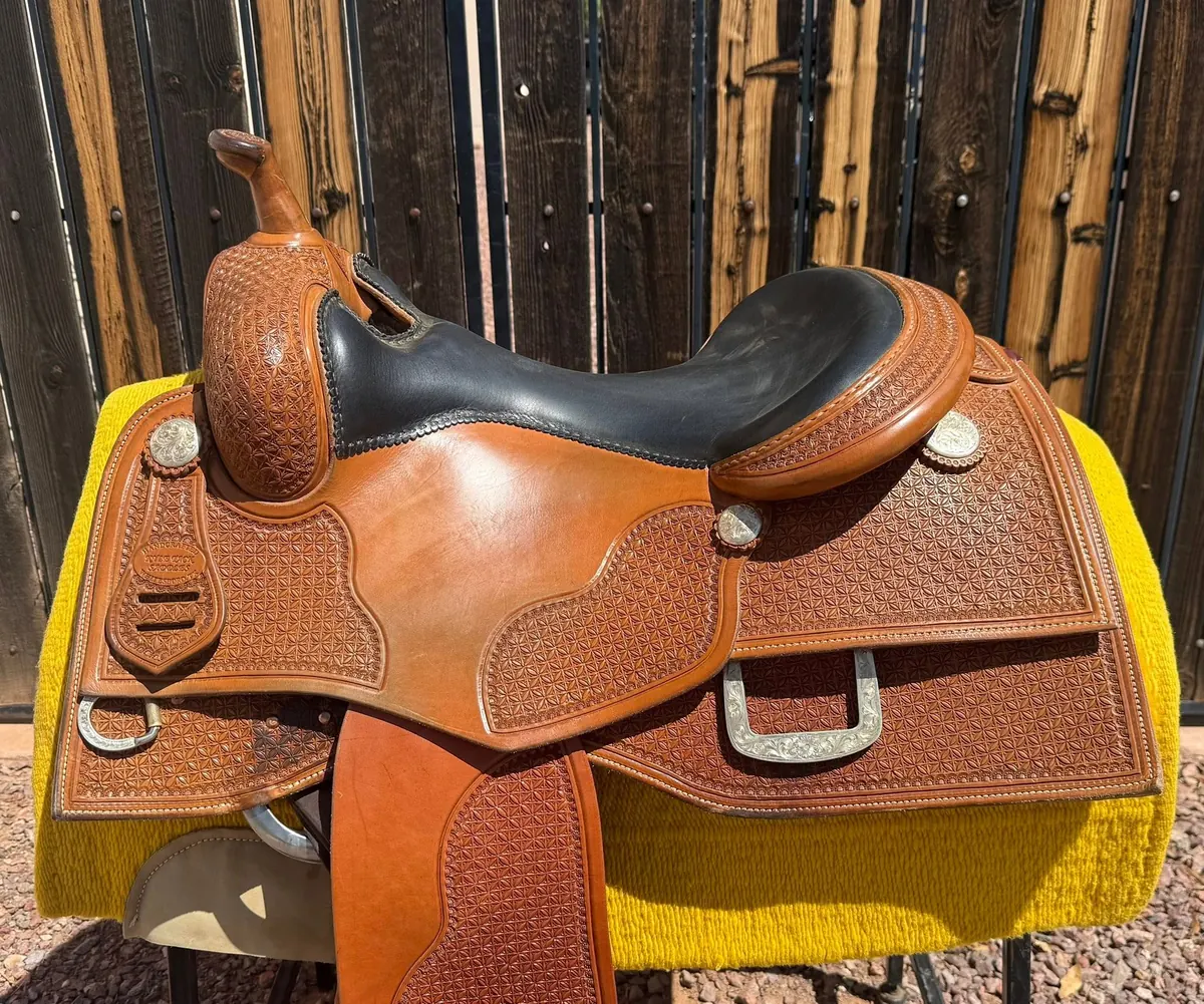 Kyle Tack Reiner — 16" Seat, 6¾" Gullet, Silver Conchos & Rear Dees — Nearside Seat