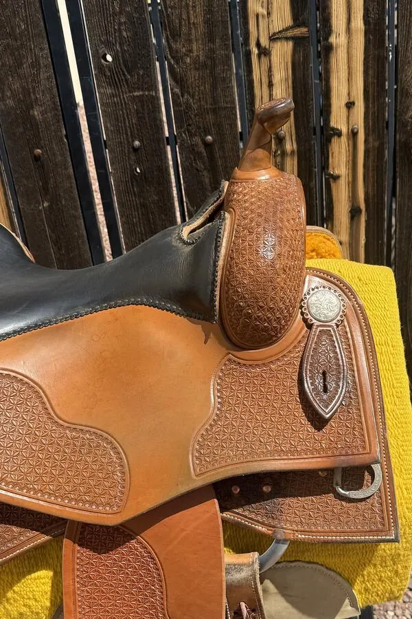 Kyle Tack Reiner — 16" Seat — Horn Swell