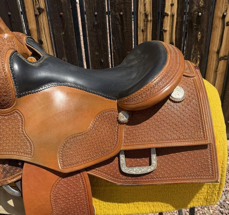 Kyle Tack Reiner — 16" Seat — Right Skirt