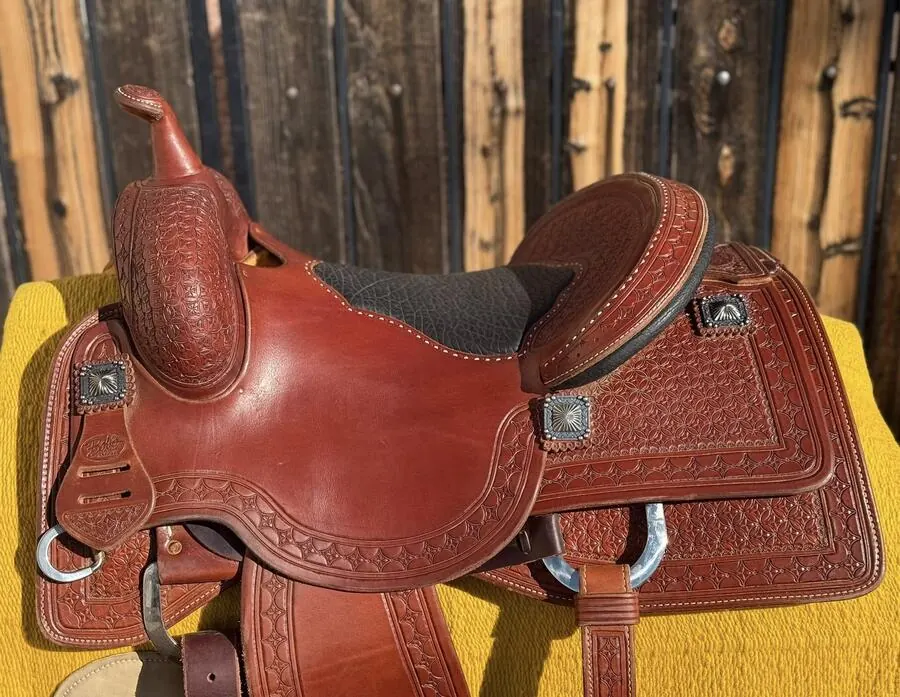 Lady Cowhorse by Bob's Custom — 15½" Star Tooling, Brand New — Cantle