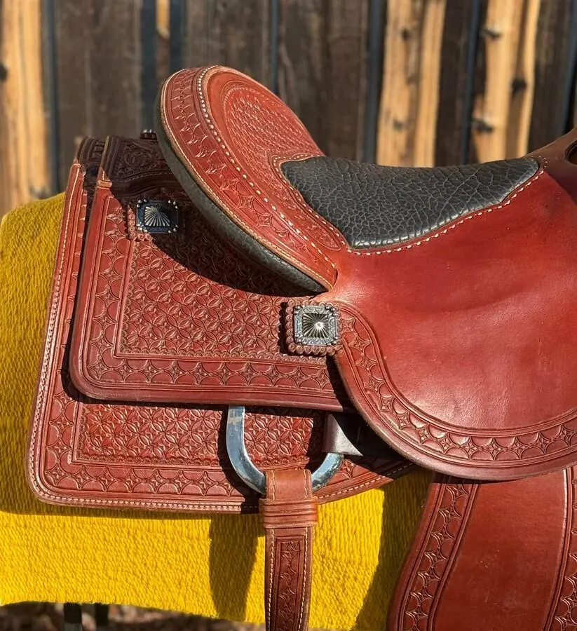 Lady Cowhorse by Bob's Custom Saddle — 15½" Seat — Brand New — Cantle Skirt Left