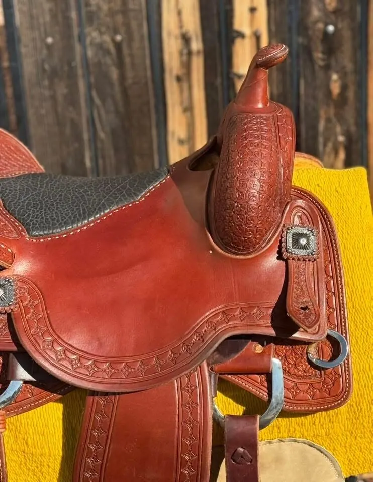 Lady Cowhorse by Bob's Custom Saddle — 15½" Seat — Brand New — Horn Swell Right