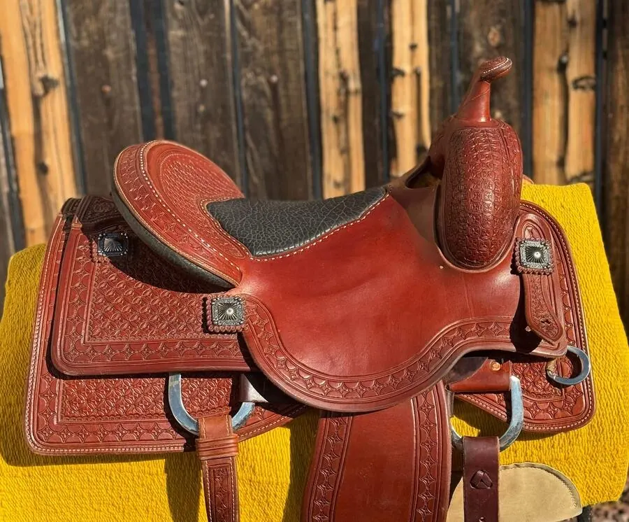 Lady Cowhorse by Bob's Custom Saddle — 15½" Seat — Brand New — Seat Top Right