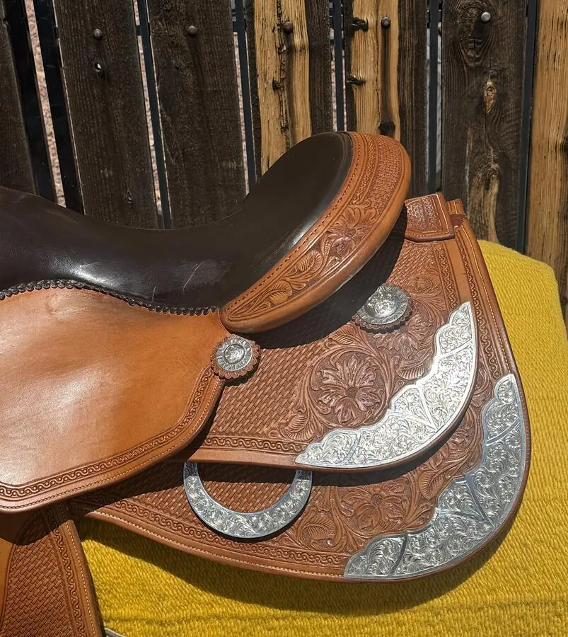 MR Reiner by Superior Saddlery — 15½" Seat — Cantle Silver Close