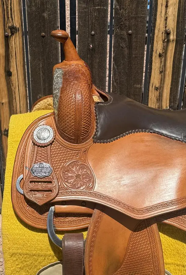 MR Reiner by Superior Saddlery — 15½" Seat — Horn Swell Left