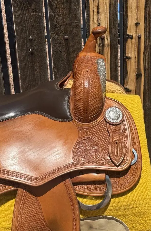 MR Reiner by Superior Saddlery — 15½" Seat — Horn Swell Right