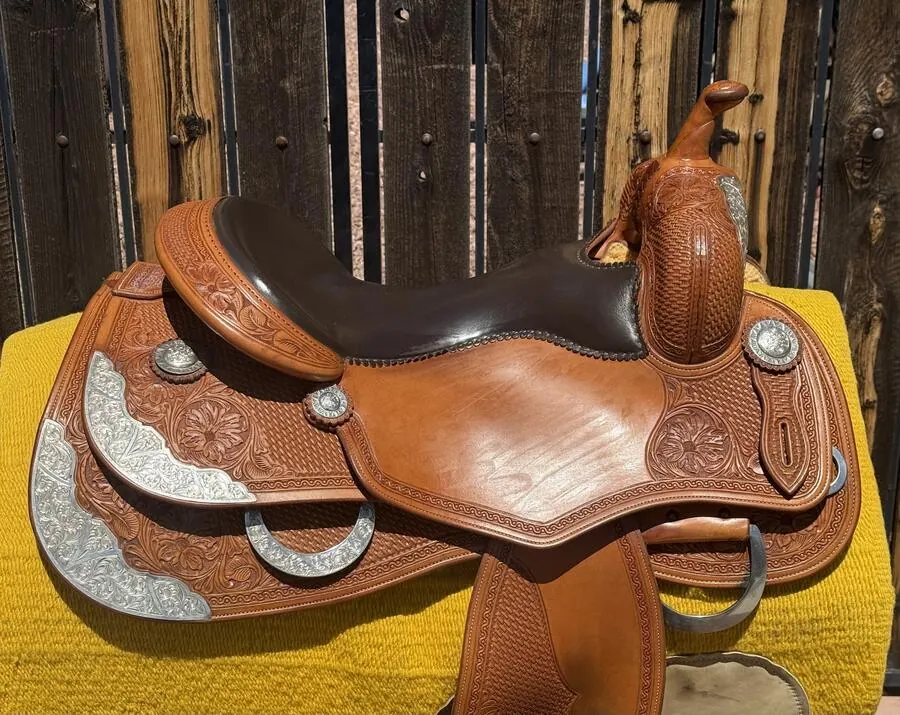 MR Reiner by Superior Saddlery — 15½" Seat — Seat Top