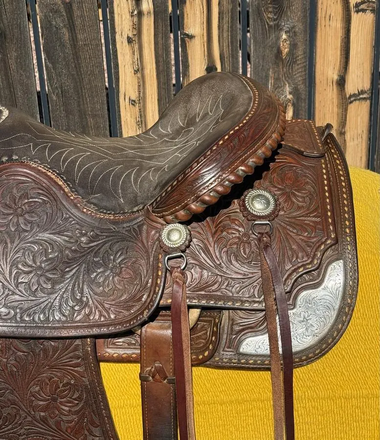 Rios Bros. Roper — 15½" Seat — Cantle Detail