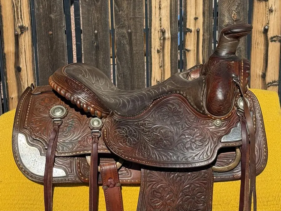 Rios Bros. Roper — 15½" Seat — Nearside Skirt