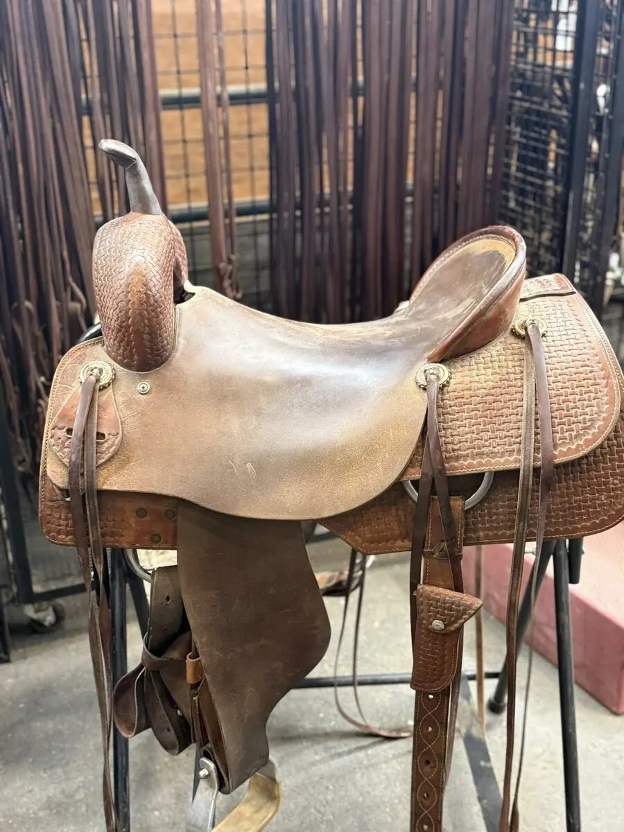 Roohide Reiner — 17" Seat