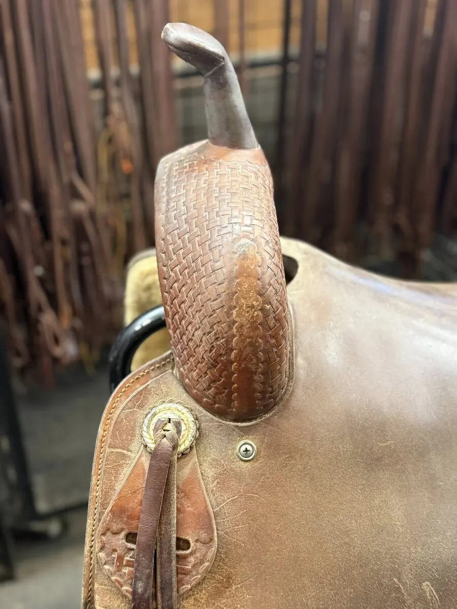 Roohide Reiner — 17" Seat — Horn
