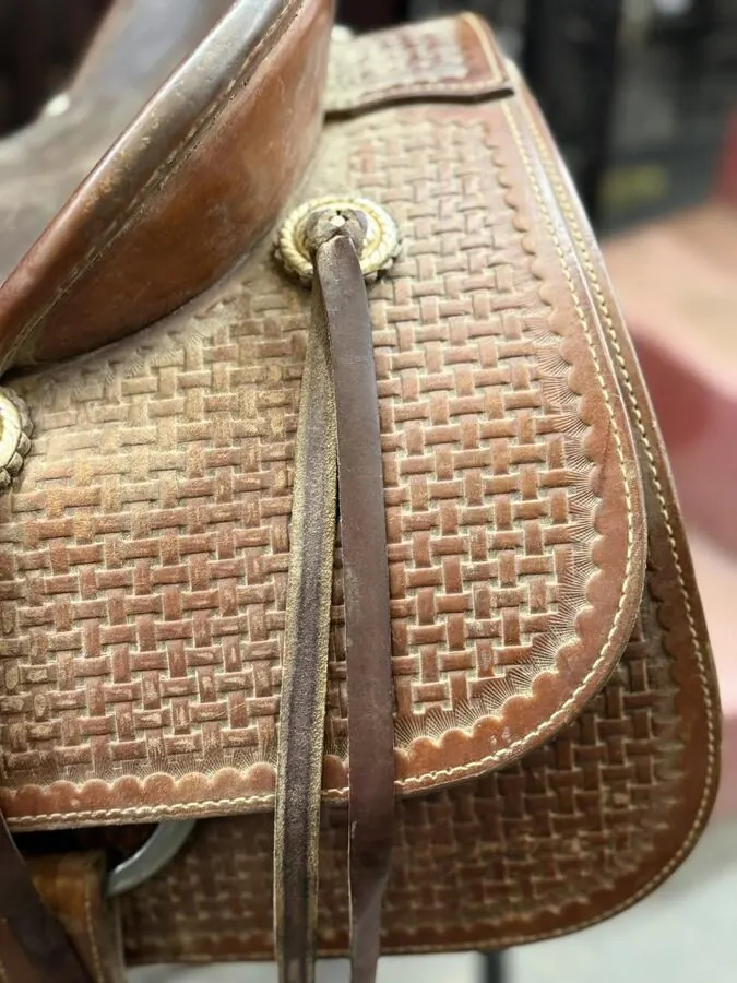 Roohide Reiner — 17" Seat — Skirt Detail
