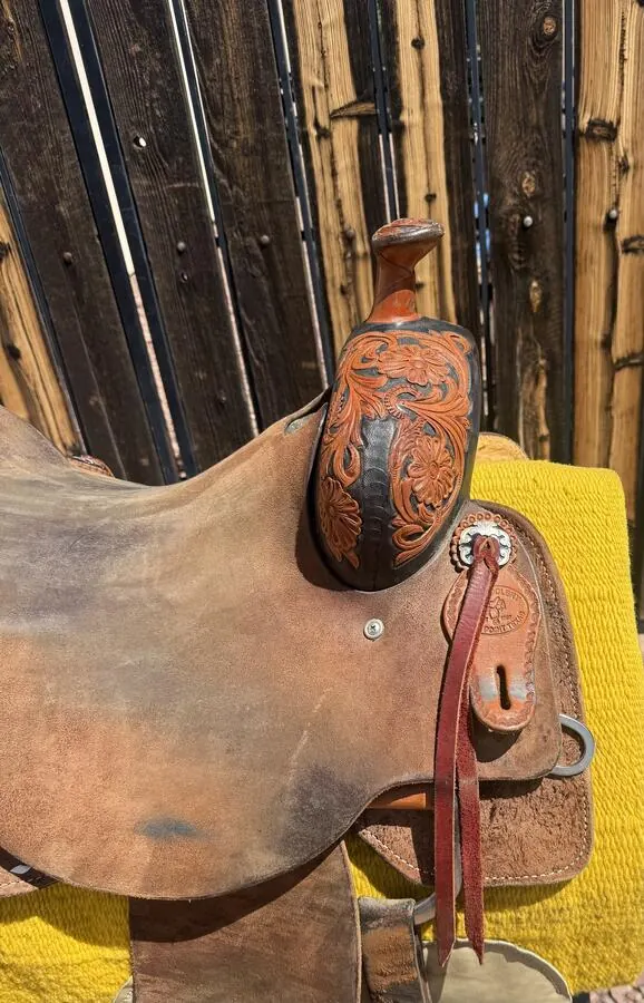 SRS Ranch Saddle — 16" Seat — Horn Detail
