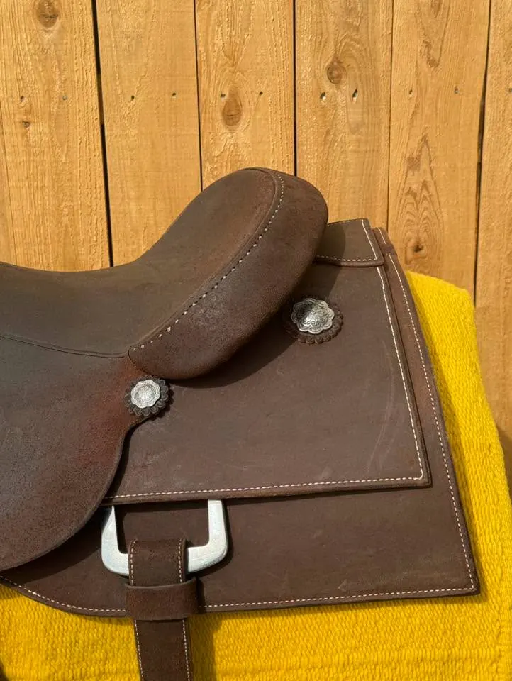 Superior Saddlery Ranch Rider — 16" M24 Tree, Dark Chocolate — Cantle Skirt