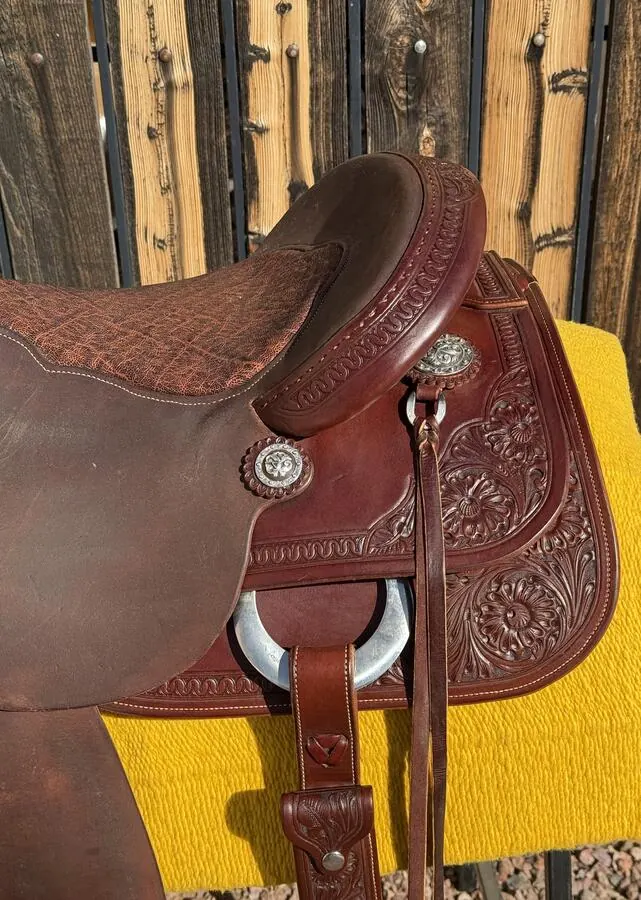 Superior Saddlery — 16½" Elephant Seat, #1 Flower & Nevada Border — Cantle