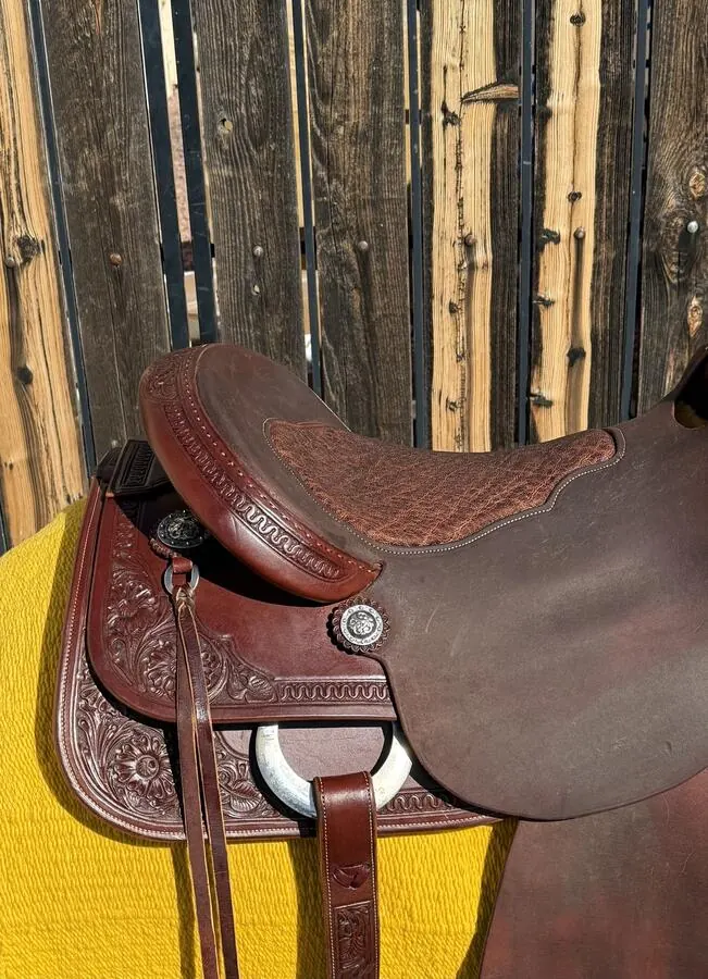 Ranch Rider Deluxe by Superior Saddlery — 16½" Elephant Seat — Offside Skirt
