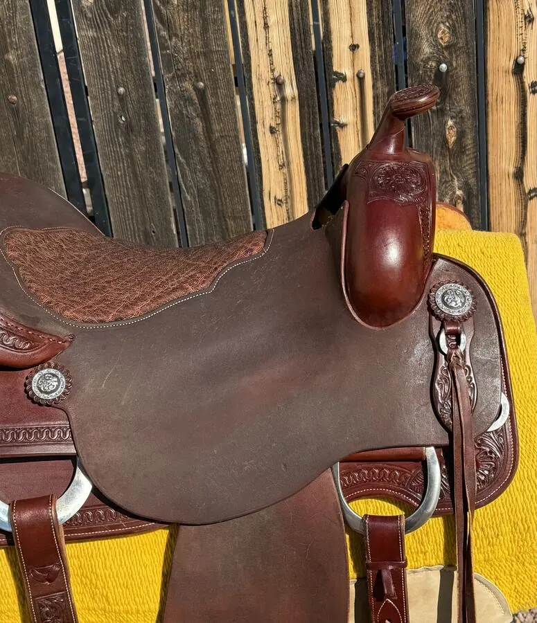 Ranch Rider Deluxe by Superior Saddlery — 16½" Elephant Seat — Skirt Detail