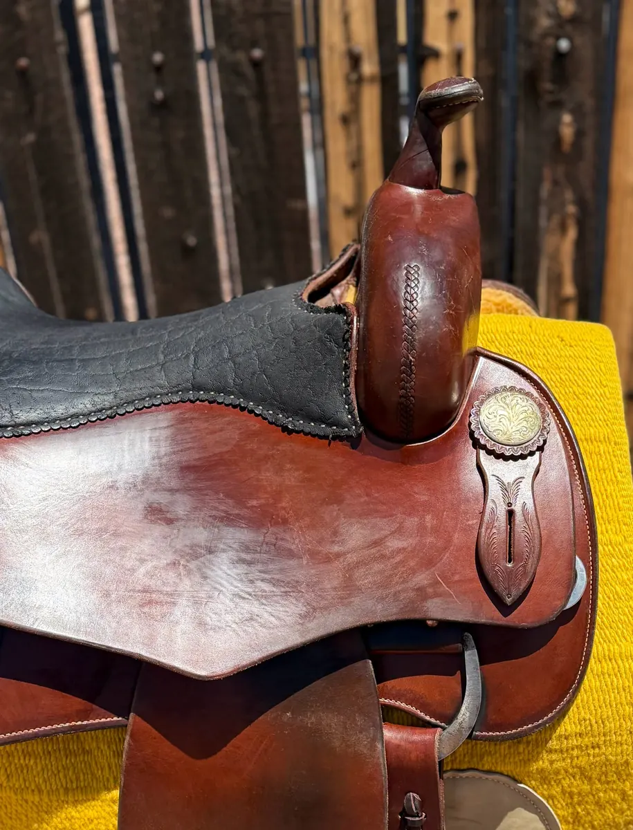 RV Reiner by Superior Saddlery — 16½" Elephant Seat, Sterling Silver, Russet Leather — Horn Offside
