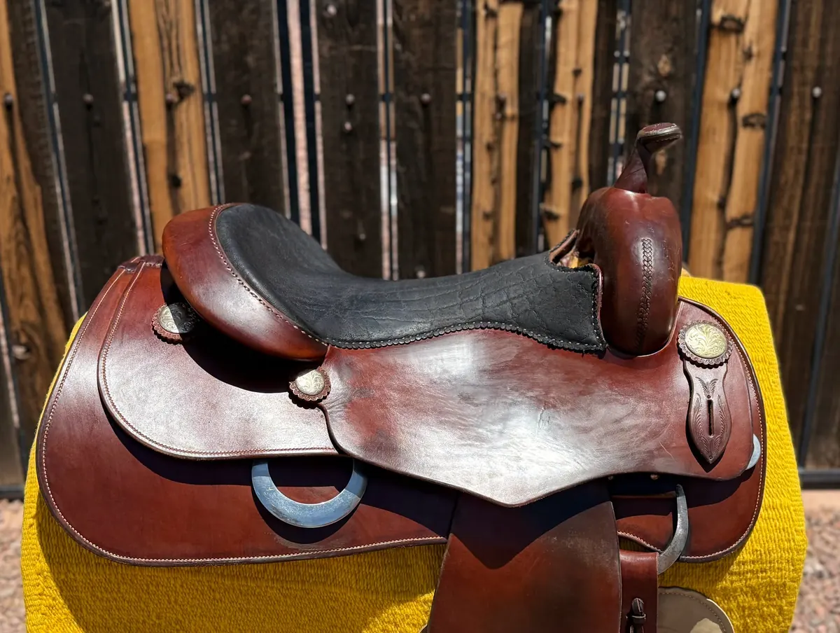 RV Reiner by Superior Saddlery — 16½" Elephant Seat, Sterling Silver, Russet Leather — Seat Top