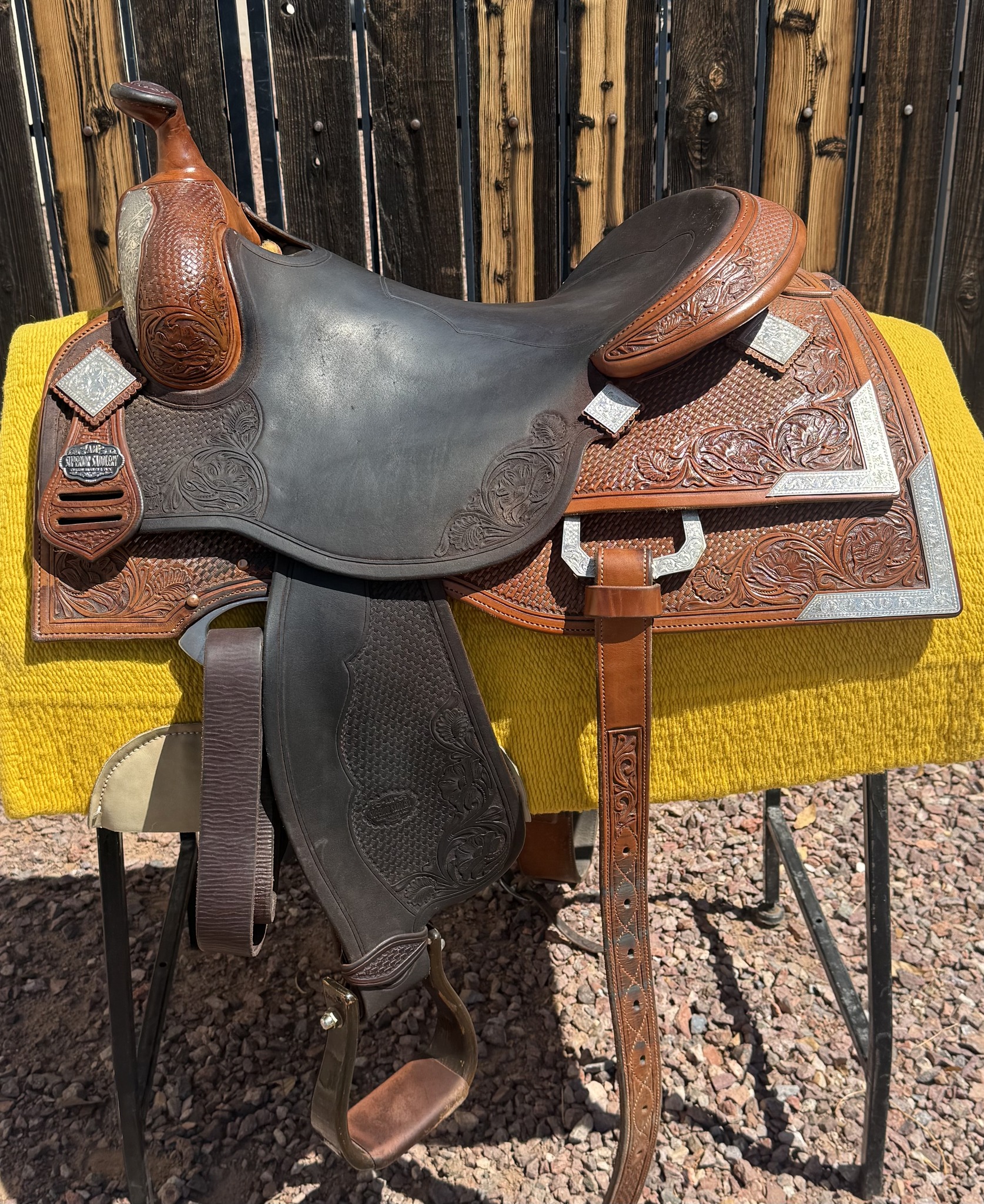 Superior Saddlery Reiner — Black Seat, Silver Corner Plates