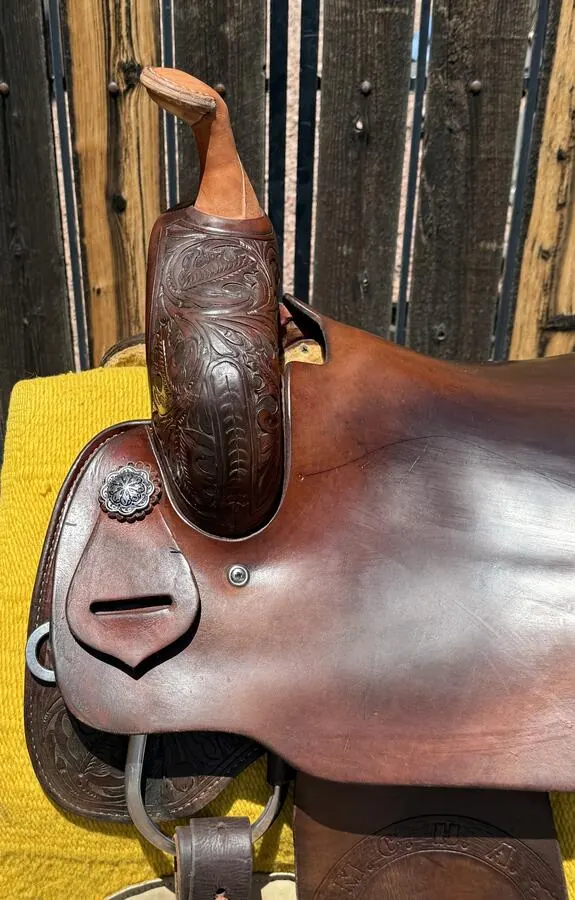 Teddy Johnson Cutter — 16" Seat — Horn Left