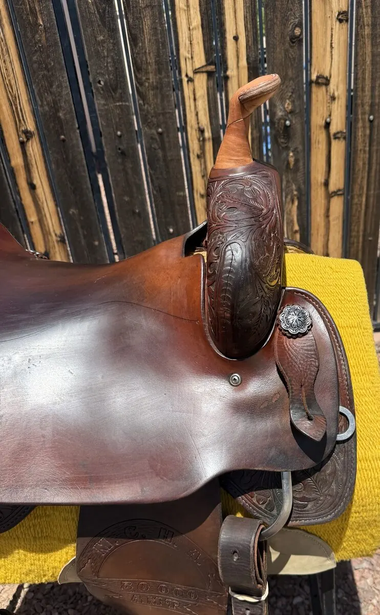 Teddy Johnson Cutter — 16" Seat — Horn Right