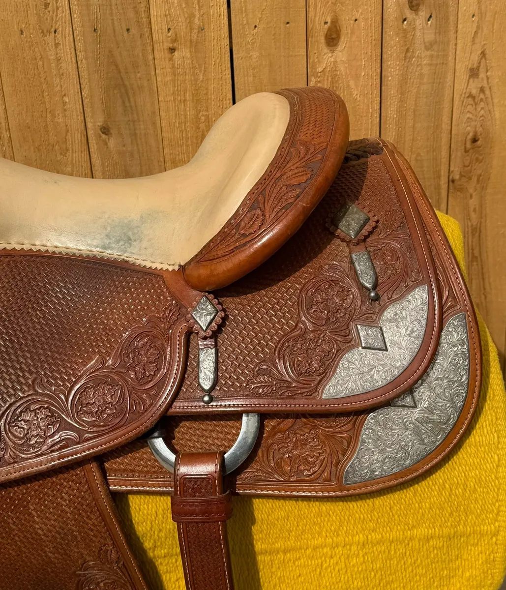 Todd Bergen Cowhorse by Bob's Custom Saddle — 15½" Basketweave & Sterling Silver — Cantle Silver