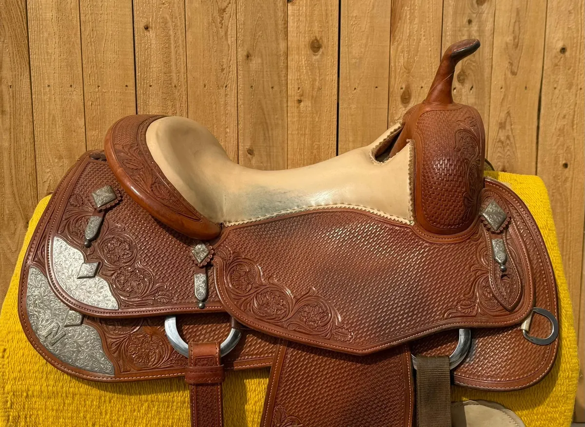 Todd Bergen Cowhorse by Bob's Custom Saddle — 15½" Basketweave & Sterling Silver — Offside Top